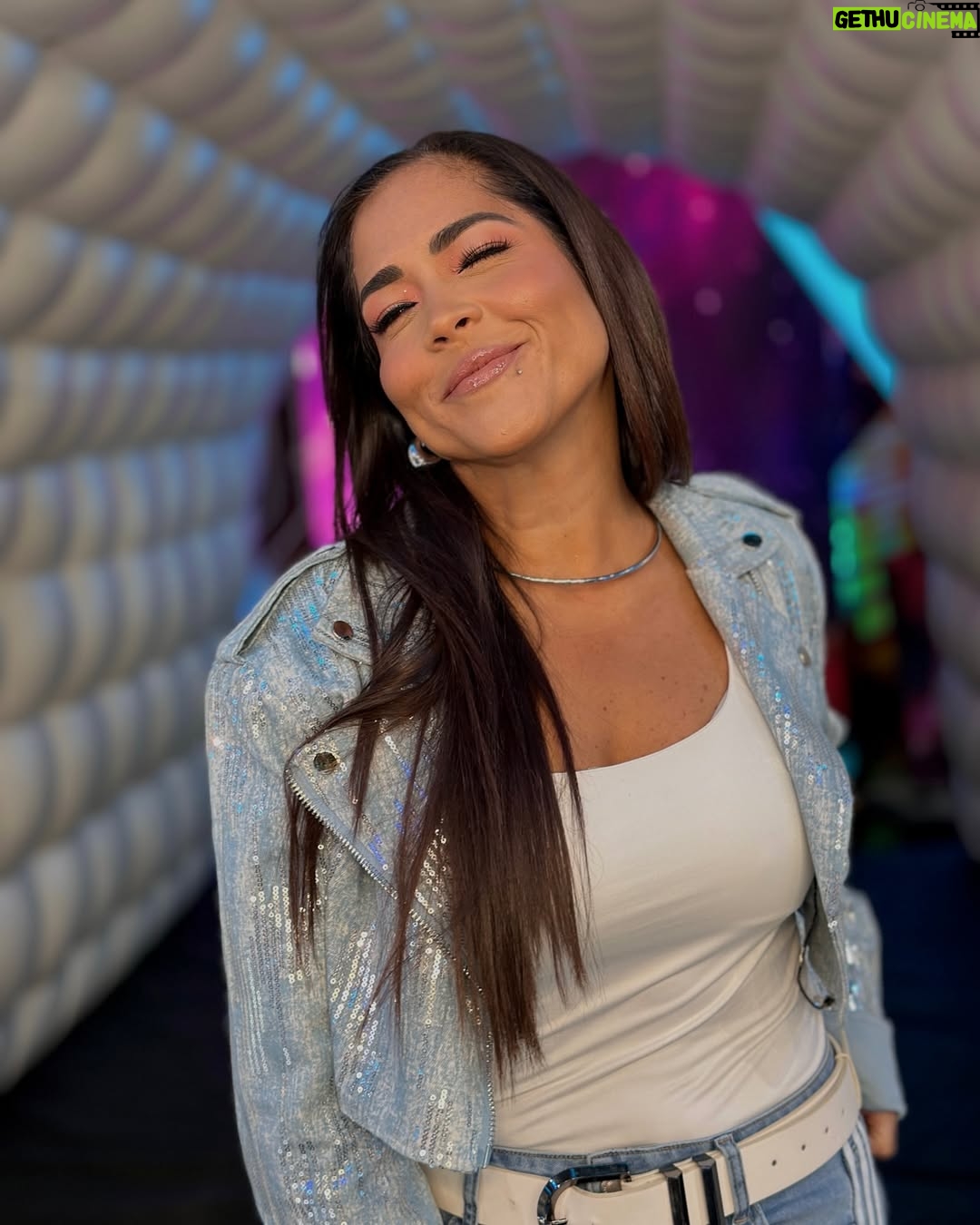 Katia Palma - 22.3K Likes - Gracias por este año lleno de SALUD y trabajo 🙏🏽🙏🏽🙏🏽🙏🏽🙏🏽 
Gracias a Uds por vacilarse conmigo con mis estupideces que es lo más importante❤️ 
Que este 2025 sea un año mejor, que seamos mejores personas, con respeto y amor. Llenos de salud y mirando siempre a donde quieren llegar! 
Bendiciones a toda sus familias amigos!
 
#vanospormas💪 #muchasalud #paz #trabajo #union #prosperidad al mango 

2025 te esperamos parados y sin polo🫵🏽