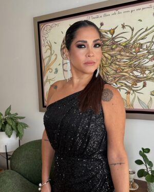 Katia Palma Instagram - 😎🖤💎💠 El negro siempre va………
Pero arriba o abajo?😂
#modomatri #siemprealaaltura #pieshinchados #host #lima #perù
💄@shirleykarenmua
💇♀️ @andreadmoreno_
👗 @ivanvasquezofficial feat @faccia.boutique