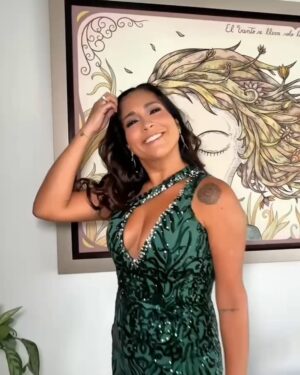 Katia Palma Instagram - Si todos suben, yo tb pues😂🤣🫶🏽
Vestido de @juancarloscolinadesigner , exiquisito.
Makeup de @shirleykarenmua siempre con la precisa.
Y obvio mi Chatita fav @andreadmoreno_ en my hair.
y en los accesorios mi @joyas.pili_peru de siempre!
Son los máximo!
#matri #AyS #tacos #vestidoapretadito #dolordepies #panconchicharronhoy