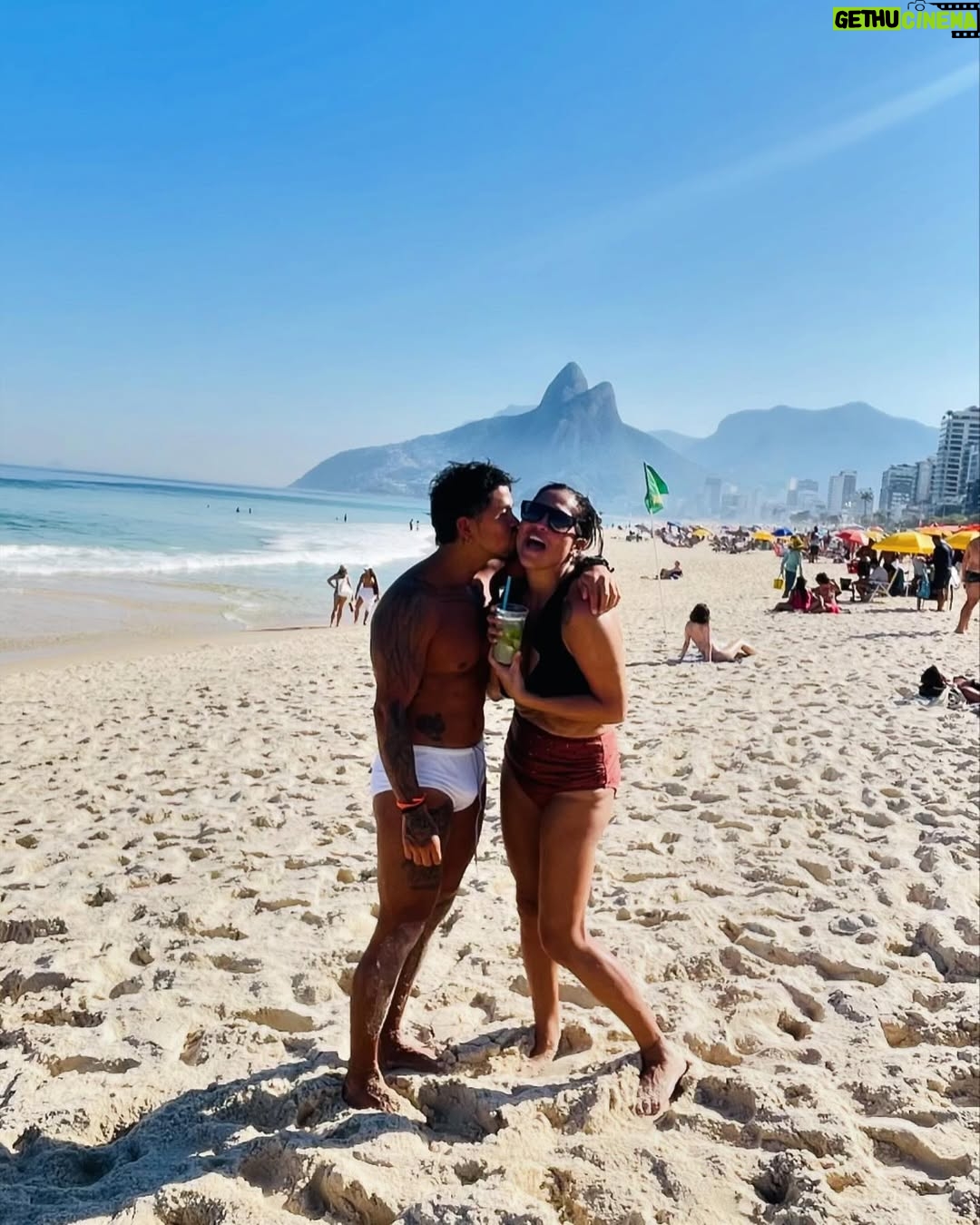 Katia Palma - 19.9K Likes - Que lindo é o Rio de Janeiro 💚💛 
brigada! Regreso ya ya ya por mais caipiriñas🥳🥳🥳🥳