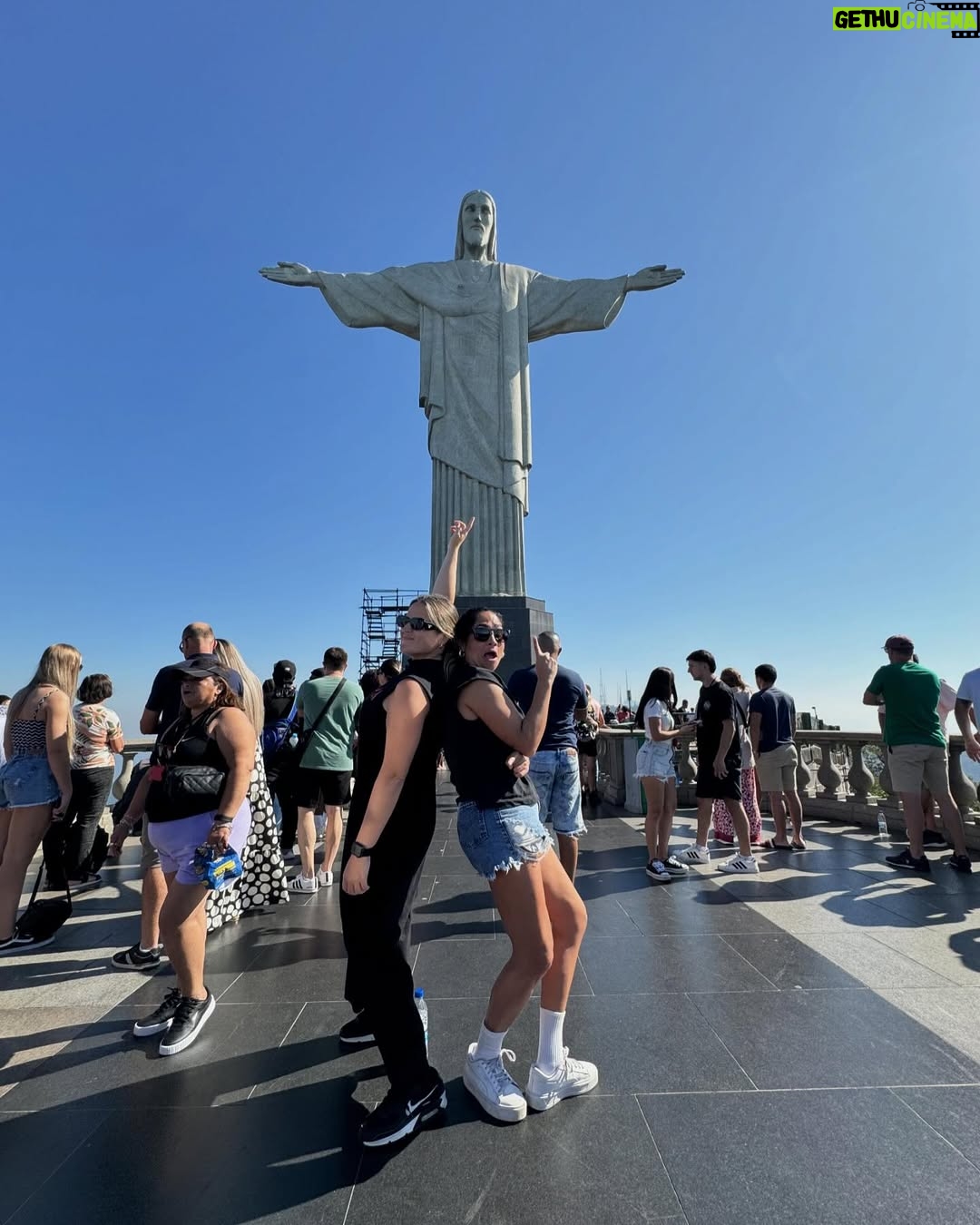 Katia Palma - 19.9K Likes - Que lindo é o Rio de Janeiro 💚💛 
brigada! Regreso ya ya ya por mais caipiriñas🥳🥳🥳🥳