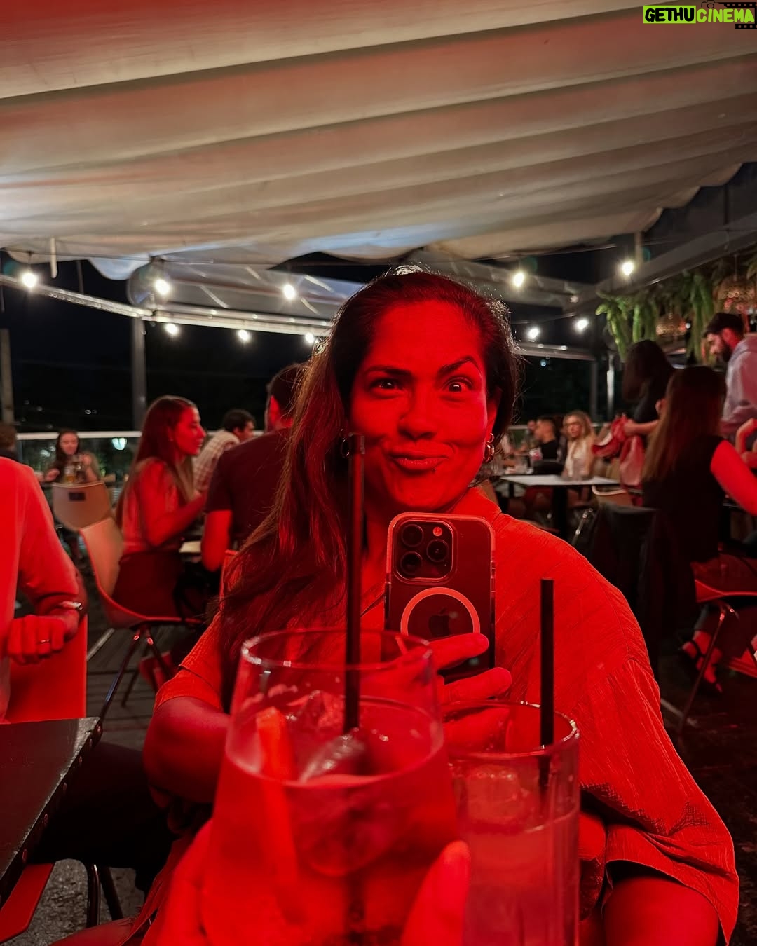 Katia Palma - 22.3K Likes - Gracias por este año lleno de SALUD y trabajo 🙏🏽🙏🏽🙏🏽🙏🏽🙏🏽 
Gracias a Uds por vacilarse conmigo con mis estupideces que es lo más importante❤️ 
Que este 2025 sea un año mejor, que seamos mejores personas, con respeto y amor. Llenos de salud y mirando siempre a donde quieren llegar! 
Bendiciones a toda sus familias amigos!
 
#vanospormas💪 #muchasalud #paz #trabajo #union #prosperidad al mango 

2025 te esperamos parados y sin polo🫵🏽