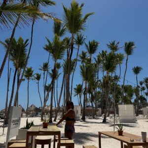 Katia Palma Instagram - Entre videos y jarana lo riiiiico que es PuntaCana.🇩🇴🇩🇴🇩🇴! #cumple #sol #ig #bfpamela #seacaboJulio @meliapuntacanabeach