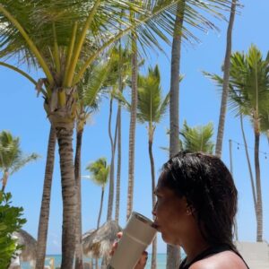 Katia Palma Instagram - Entre videos y jarana lo riiiiico que es PuntaCana.🇩🇴🇩🇴🇩🇴! #cumple #sol #ig #bfpamela #seacaboJulio @meliapuntacanabeach
