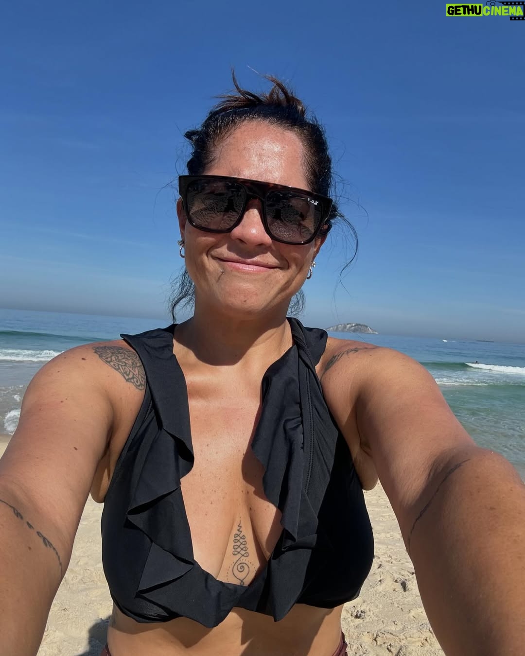 Katia Palma - 19.9K Likes - Que lindo é o Rio de Janeiro 💚💛 
brigada! Regreso ya ya ya por mais caipiriñas🥳🥳🥳🥳