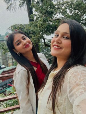 Kaushiki Chopra Instagram - Adding a little Shimla shine to my timeline ✨
#shimla #mountain #familytrip #beautifulpose #naturelove #cat