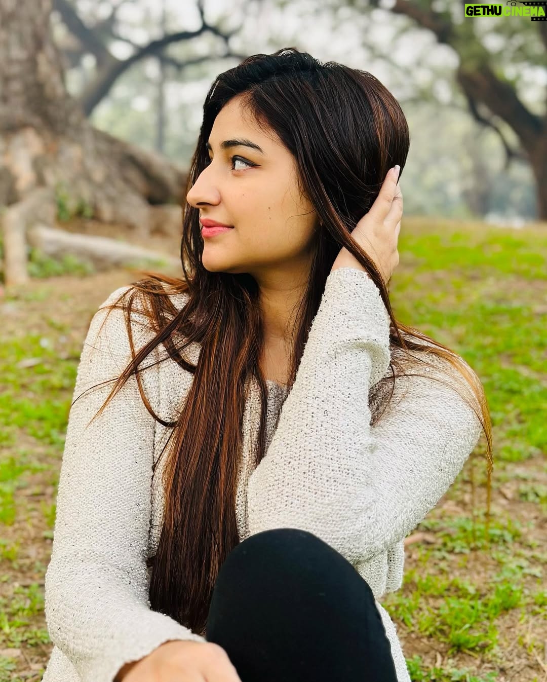 Kaushiki Chopra - 2K Likes - 🤍 
.
.
.
.
.
.
.
.
.
#lodhigarden #delhi #southdelhi #post #nature #girlpost #girlpose #poses #hiddenlove #hiddenlovesong