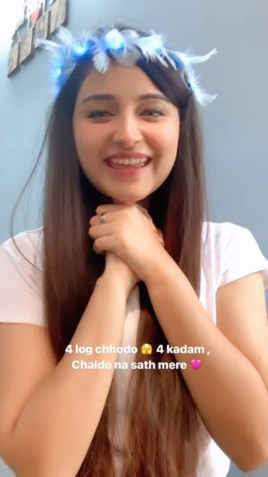 Kaushiki Chopra Instagram - 4 log chhodo 🫣 4 kadam , Chalo sath mere 🩷
.
.
.
.
.
.
.
.
.
.
.
.
.
.
.
.
.
#reels #reelsinstagram #trending #explore #4log #4kadam