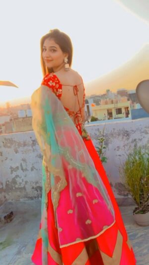 Kaushiki Chopra Instagram - Saiyaan Dil me ana re💕
.
.
.
.
.
.
.
.
.
#reels #reelsinstagram #delhi #explore #trending #ethnicwear #lehnga #wedding #ethnicday #ethnic