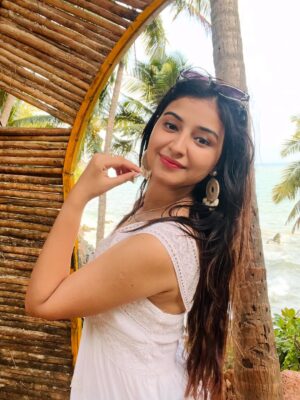 Kaushiki Chopra Instagram - Good vibes happen on the tides 🌴💖
#goa #trip #southgoa #travel #photography #beautifulposes #girlonthebeach #whitedress