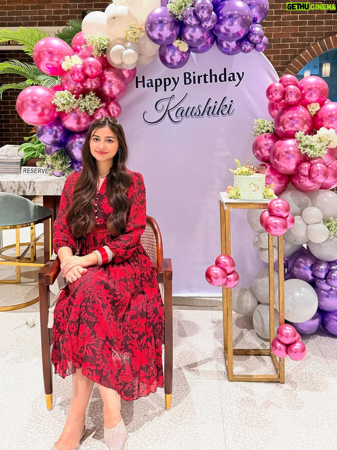 Kaushiki Chopra - 2.8K Likes - Thank you so much my love ❤️ for making my day so special 🥰 ILY ❤️