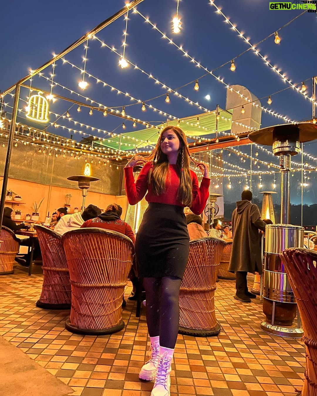 Kaushiki Chopra - 2.7K Likes - ❤️🖤 
.
.
.
.
.
.
.
.
.
.
#postoftheday #girl #girlspose #hauzkhas #social #socialhauzkhas