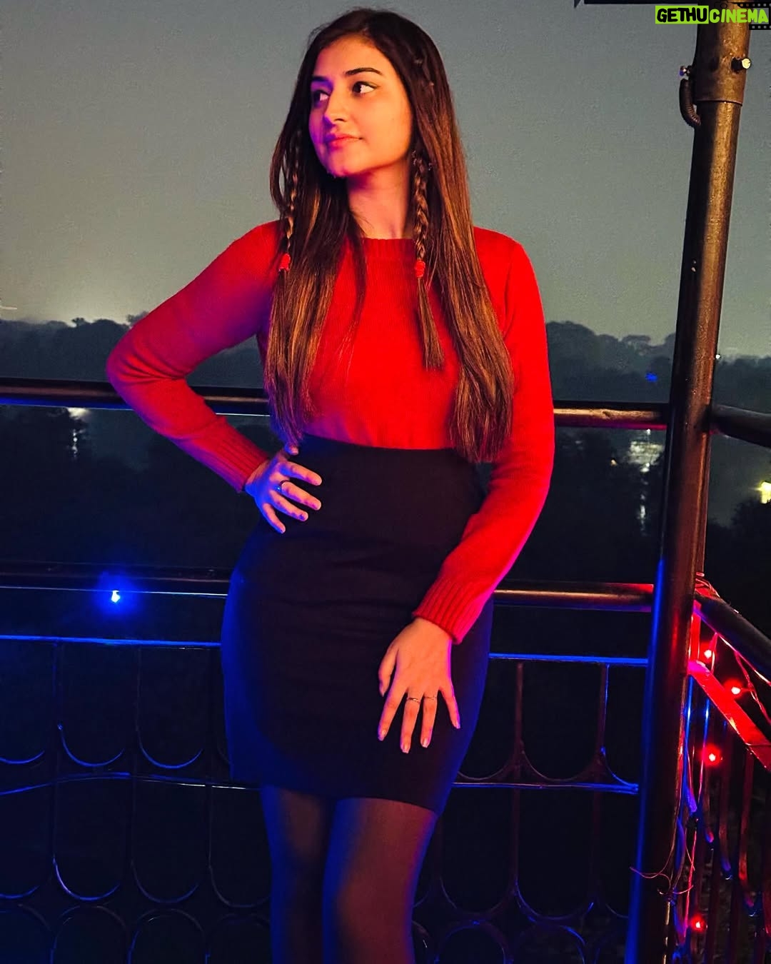 Kaushiki Chopra - 2.7K Likes - ❤️🖤 
.
.
.
.
.
.
.
.
.
.
#postoftheday #girl #girlspose #hauzkhas #social #socialhauzkhas