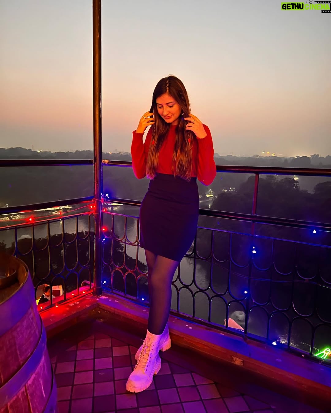 Kaushiki Chopra - 2.7K Likes - ❤️🖤 
.
.
.
.
.
.
.
.
.
.
#postoftheday #girl #girlspose #hauzkhas #social #socialhauzkhas
