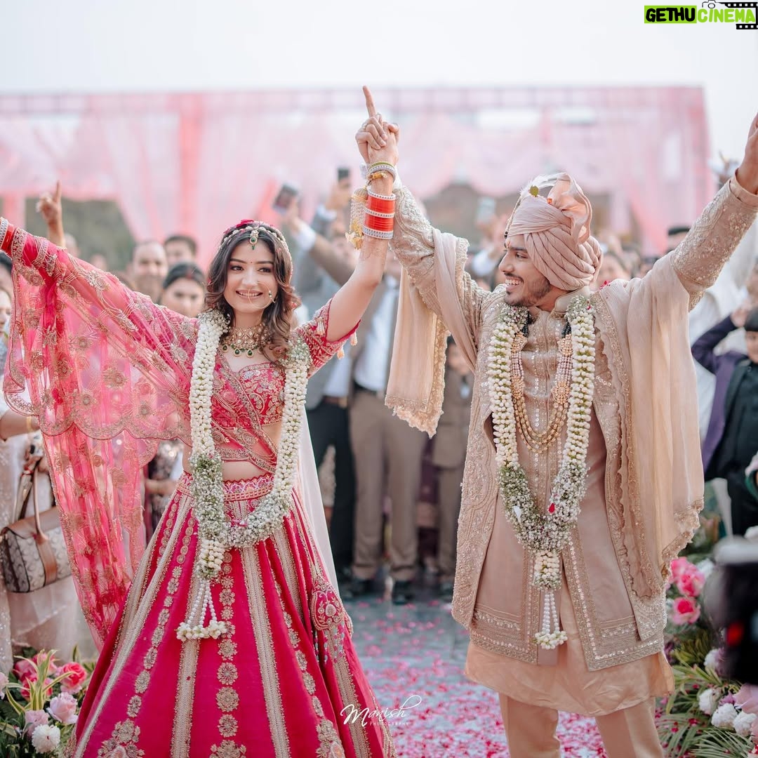 Kaushiki Chopra - 3.1K Likes - Forever begins here ❤️💍🧿
.
.
.
@ssunnychoppra ❤️ @ms.kaushiki