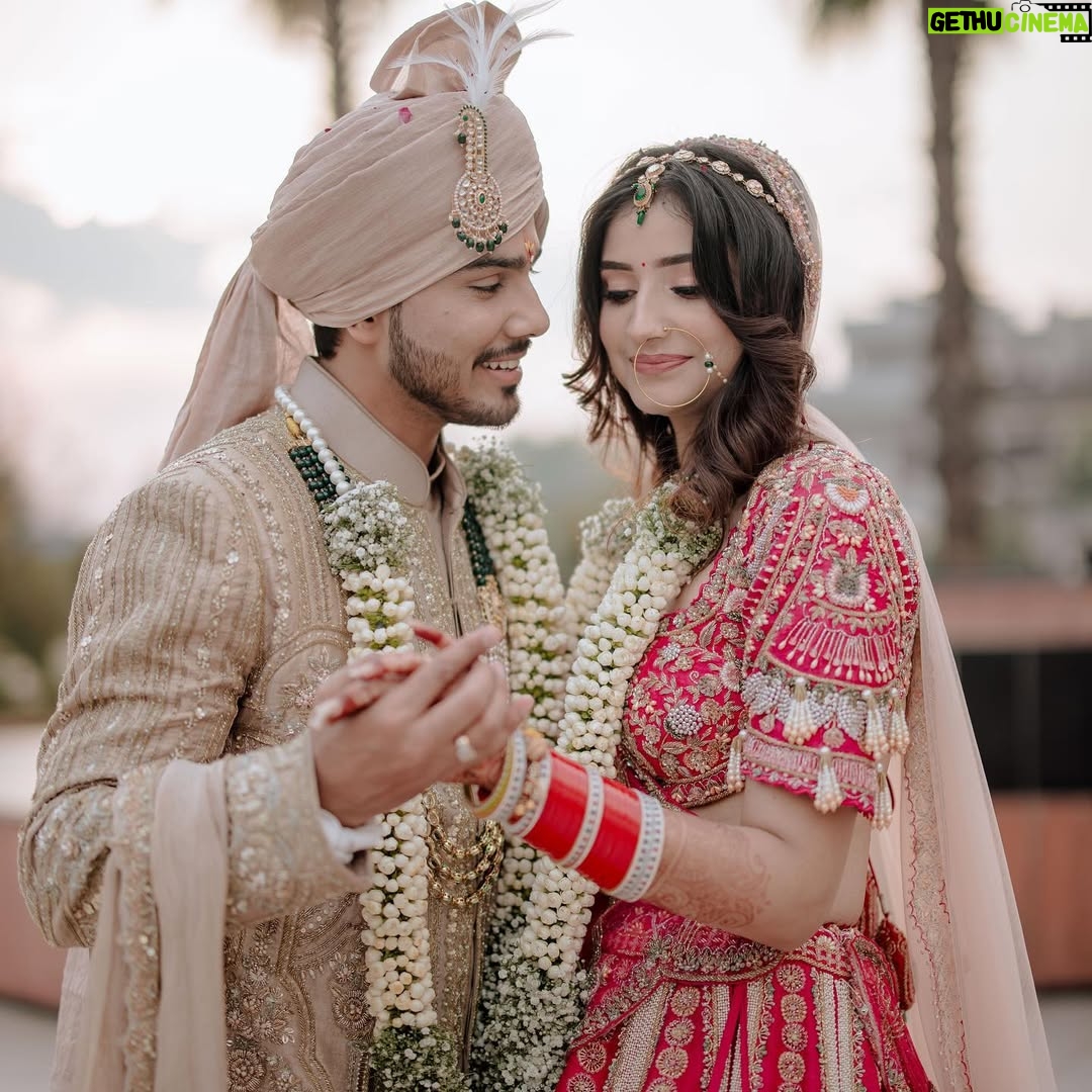 Kaushiki Chopra - 3.1K Likes - Forever begins here ❤️💍🧿
.
.
.
@ssunnychoppra ❤️ @ms.kaushiki
