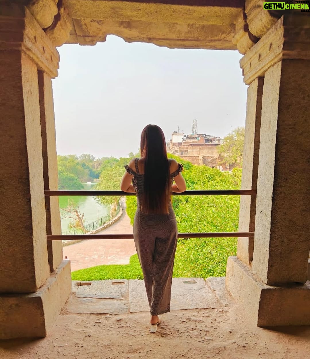 Kaushiki Chopra - 8.5K Likes - Not everyone feels excited about monuments and their history🤎🩶💚💛 
.
.
.
.
.
#hauzkhasvillage #hauzkhas #delhi #monuments #delhimonuments #explore #feeds #instapost #instapic #sunset #view #greenary #tomb