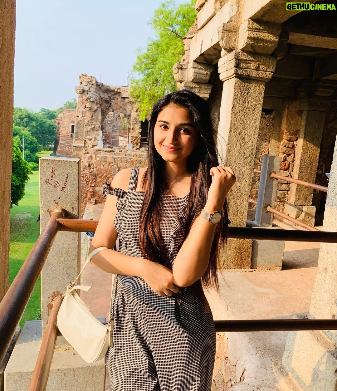 Kaushiki Chopra - 8.5K Likes - Not everyone feels excited about monuments and their history🤎🩶💚💛 
.
.
.
.
.
#hauzkhasvillage #hauzkhas #delhi #monuments #delhimonuments #explore #feeds #instapost #instapic #sunset #view #greenary #tomb
