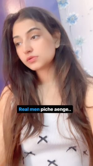 Kaushiki Chopra Instagram - Chalo ok ab comb kar leti hu !! 🫣
.
.
.
.
.
.
.
.
.
#reels #reelsinstagram #india #trending #funny #explore