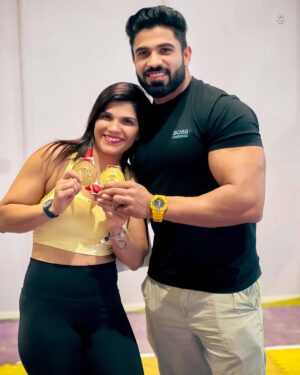 Kavy Instagram - 😍❤️🥇🥇
.
.
@umangkatyal ❤️
#imkavy #instagram #instagood #instamood #pickftheday #ihff #ihffsheruclassic2023 #winner #victory #goldmedalist