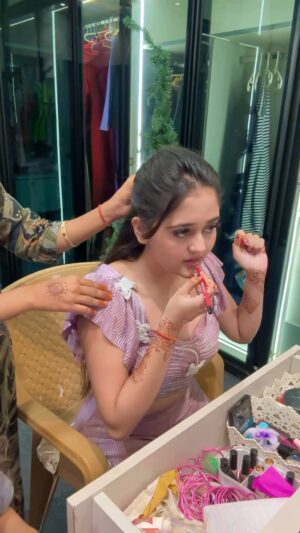 Kavya Yadav Instagram - GRWM In My Periods😩😩Going To A Function🤍