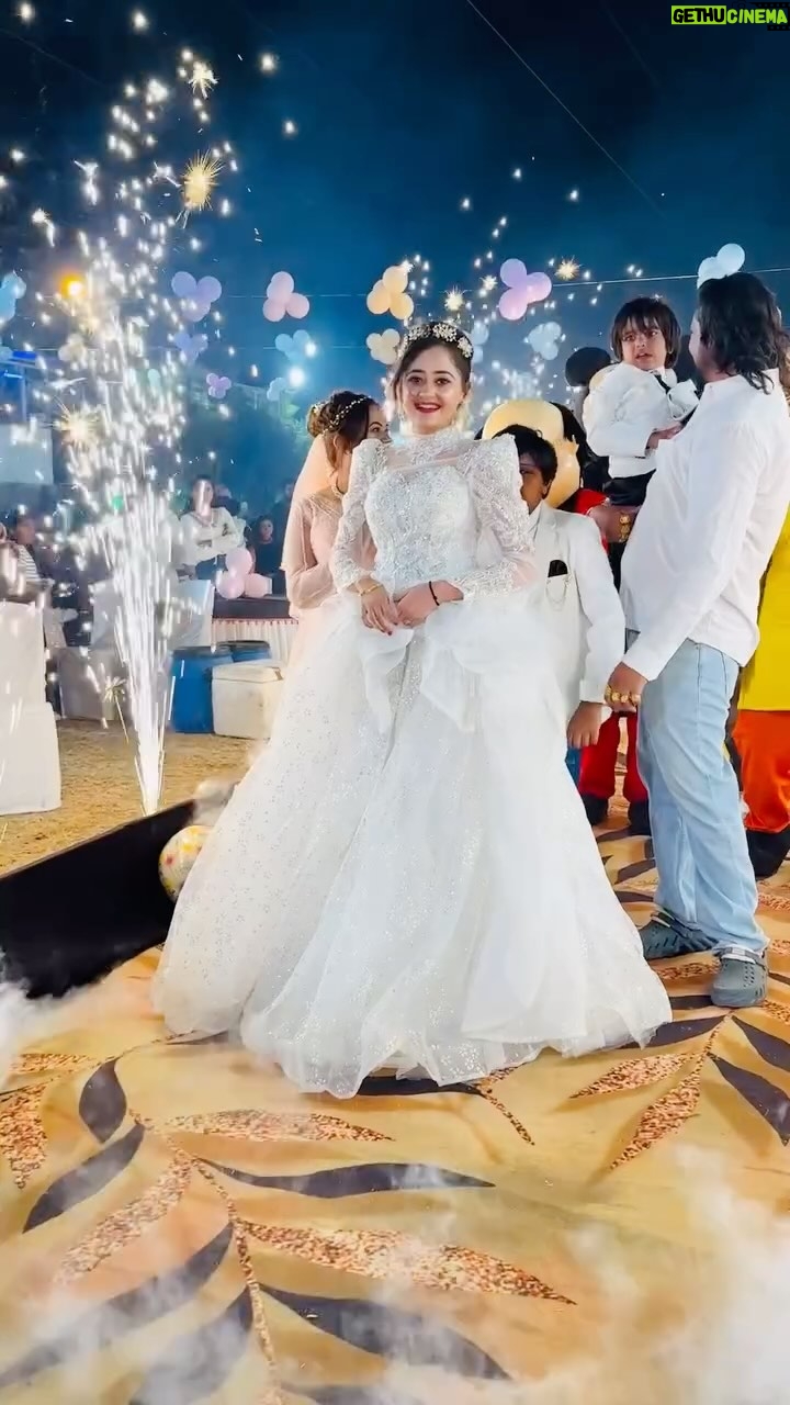 Kavya Yadav - 369.8K Likes - Happy Birthday To Me✨🤍💫
how did you like my look❤️
