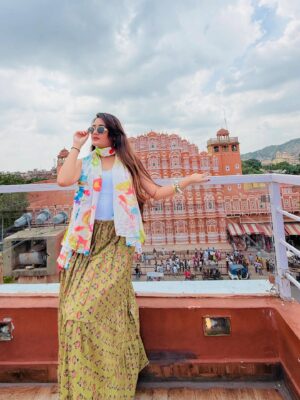 Kavya Yadav Instagram - Caption…. Batao?🤍🫶🏻✨