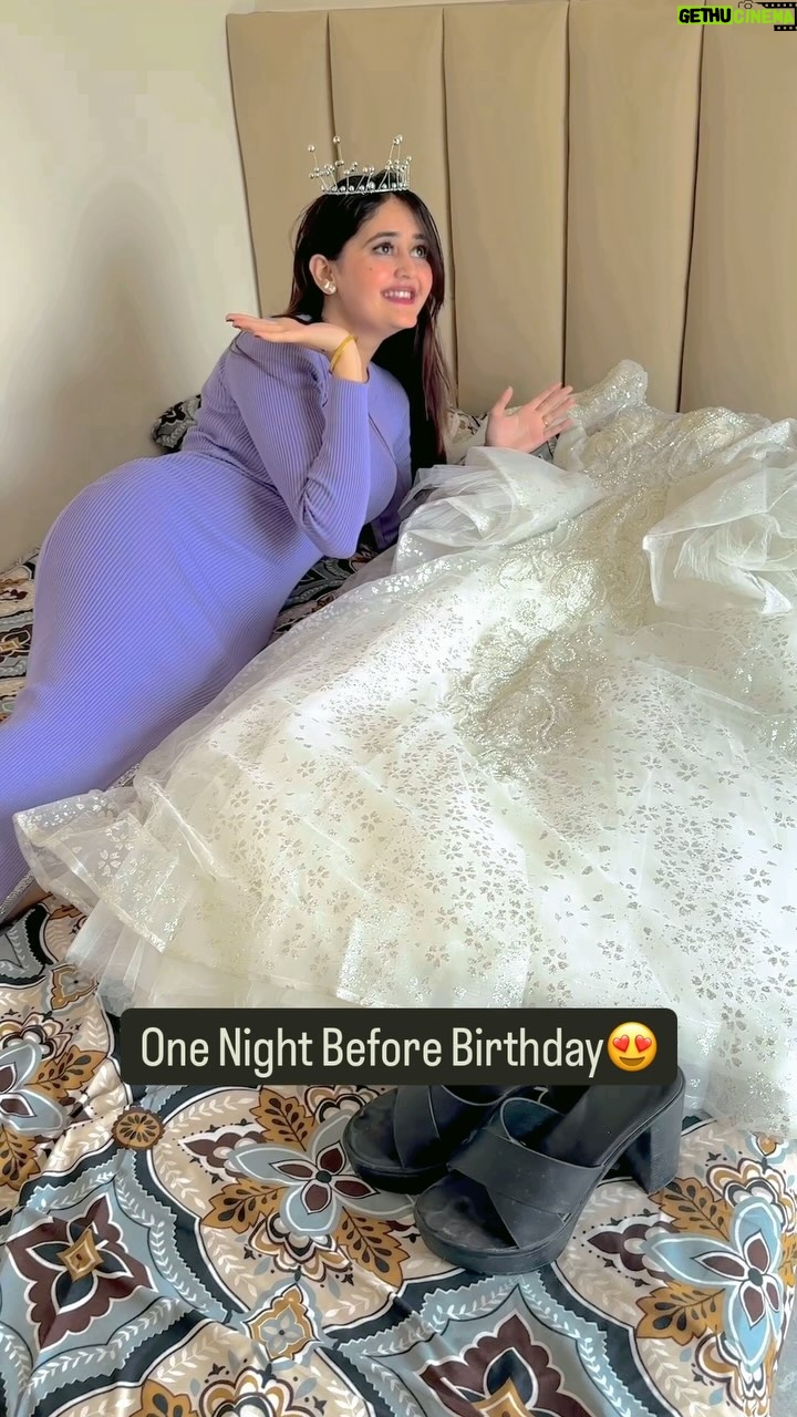 Kavya Yadav - 372.7K Likes - One Night Befor Birthday🤪Kis Kis Ke Sath Aise Hota Hai Comments mai batao🙈🤍