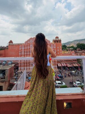 Kavya Yadav Instagram - Caption…. Batao?🤍🫶🏻✨