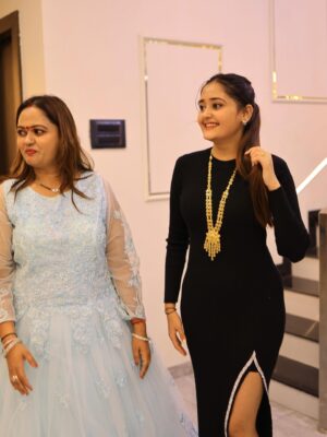 Kavya Yadav Instagram - Mummy Ne Unka Gift Mujhe Diya Ke Ye Tere Liye Hi Hai🥹🥹🥹✨🤍
@adv.ianuu.yadav 😍😘But Ye Papa Ne Aapke Liye Laaya Hai Ye Aapka Gift Hai😝🙈Love youuu🥰😘🤍✨