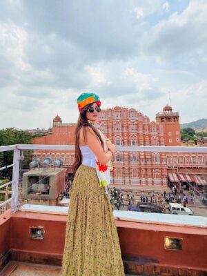 Kavya Yadav Instagram - Caption…. Batao?🤍🫶🏻✨