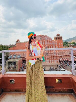 Kavya Yadav Instagram - Caption…. Batao?🤍🫶🏻✨