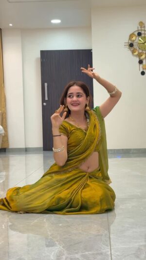 Kavya Yadav Instagram - Bani Re Bani Mai Teri Joganiyaa…..❤️💫✨
#bindasskavya #reelitfeelit #treanding #kathak