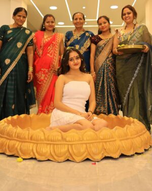 Kavya Yadav Instagram - Princess Treatment Only🥹🙈💫🤍