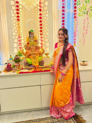 Kavya Yadav Instagram - Ganpati Bappa Moryaa……🤍🙏🏻✨
Sath Paaya Tera Hey Devaa Shree Ganeshaaa❤️
#bindasskavya #ganpatibappamorya🙏 #ganeshchaturthi2025 #virelpost #bindasskavya