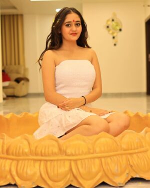Kavya Yadav Instagram - Princess Treatment Only🥹🙈💫🤍