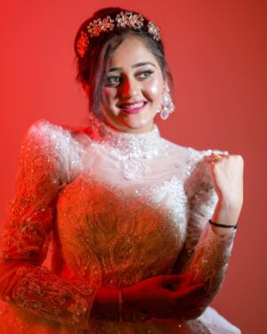 Kavya Yadav Instagram - Main khwaabon kii shahzaadi
Main hoon har dil pe chai❤️🙈
Makeup And Hair By @_the_bella_beauty_ 🤍💫