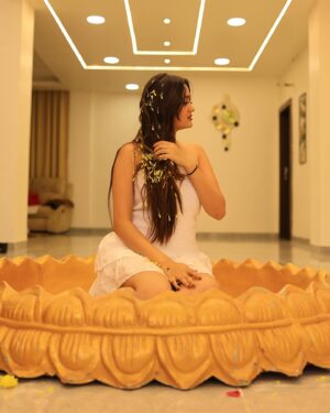 Kavya Yadav Instagram - Princess Treatment Only🥹🙈💫🤍