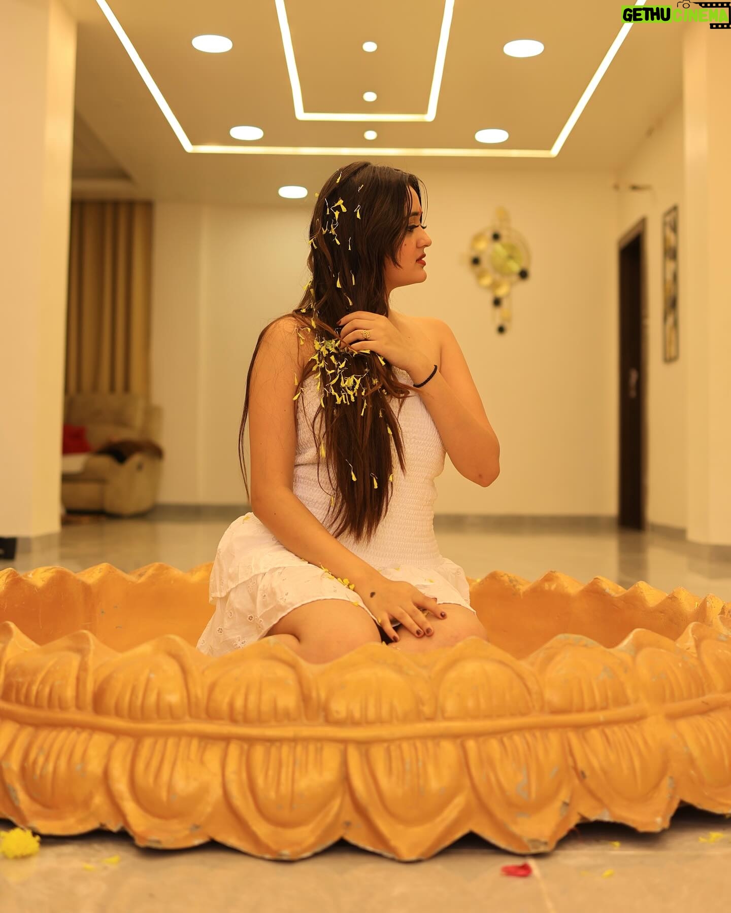 Kavya Yadav - 403.7K Likes - Princess Treatment Only🥹🙈💫🤍