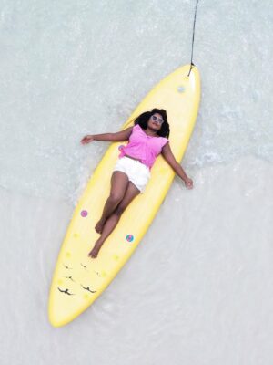 Keerthana Ravindran Instagram - Glimpses of the best day in Pattaya 🏝️ Thailand 🇹🇭

The tour began at 8:30 AM and ended by 4:30
PM

Inclusions: Day trip to Hard Tien Beach,tour guide,Return shared hotel transfers from Pattaya,Speed boat transfers,Lunch,Clear kayak,Stand-up paddle board

Complimentary drone photos & video,3-min jet ski ride, 3-min banana boat ride, 1 round of parachute, Life vest,Towel,Drinking water and Insurance

- ��Cost: 3.9K - 5.2K per person

- ��I booked it via @headout and it was worth every penny. If you're visiting Thailand, I highly recommend doing this Koh Larn island Day tour with Headout!

[Pattaya photo shoot, Thailand travel, poses for beach , coral island tour, koh larn island, pattaya, thailand ]

#headoutforcreators #travellady #thailand