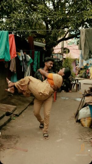 Keerthana Ravindran Instagram - Why loosing weight when this type of men exists 🥹✨🤌🏽 with my @abhaychikku7
Video by @jaison_jac_photographer
Cuts @magicxl_mutes
Special thanks to all kind hearted people of Chengal choola ❤️ and @vinuwayne and @ebinzzz._ 😍
#trending #waterpacket #trendingreels