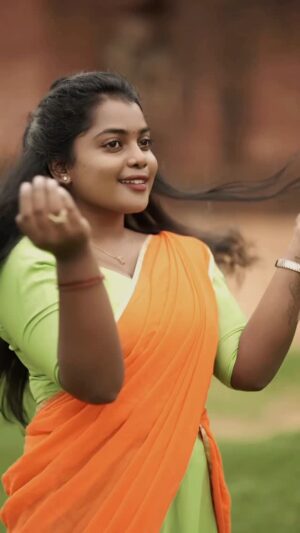 Keerthana Ravindran Instagram - 15 seconds of ആരിവൾക്കേകി സ്നേഹമുഖം 🥹🌧️
VC @_kiran_jp_
Outfit @_olives_boutique_