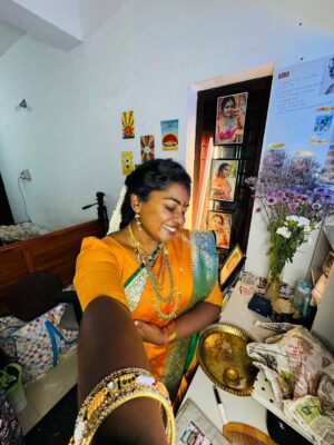 Keerthana Ravindran Instagram - Recreating amma's wedding look 💖🥰 Amma in 1997
Weddinglook recreation 🤌🏽