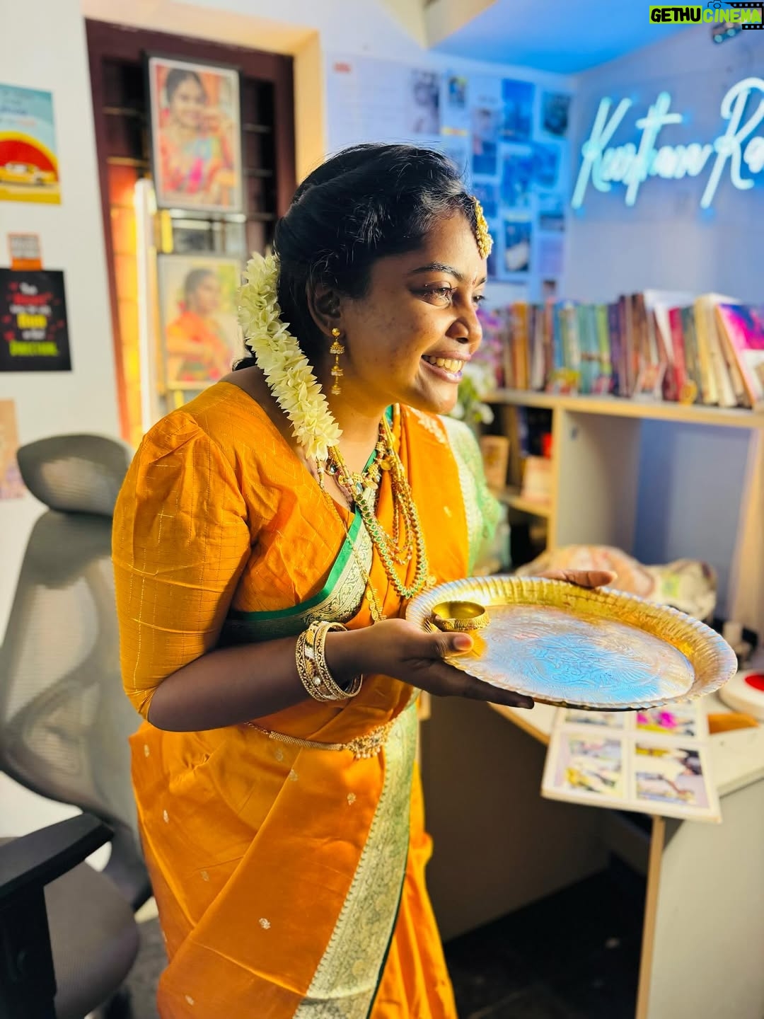 Keerthana Ravindran - 40K Likes - Recreating amma's wedding look 💖🥰 Amma in 1997 
Weddinglook recreation 🤌🏽