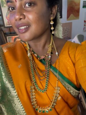 Keerthana Ravindran Instagram - Recreating amma's wedding look 💖🥰 Amma in 1997
Weddinglook recreation 🤌🏽
