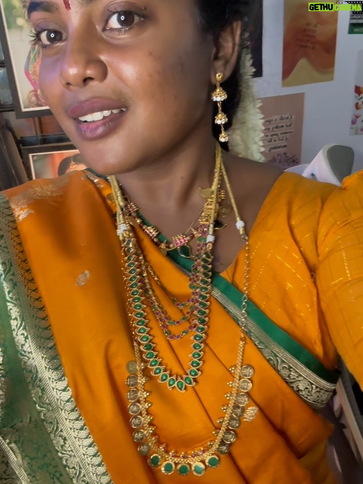 Keerthana Ravindran - 40K Likes - Recreating amma's wedding look 💖🥰 Amma in 1997 
Weddinglook recreation 🤌🏽