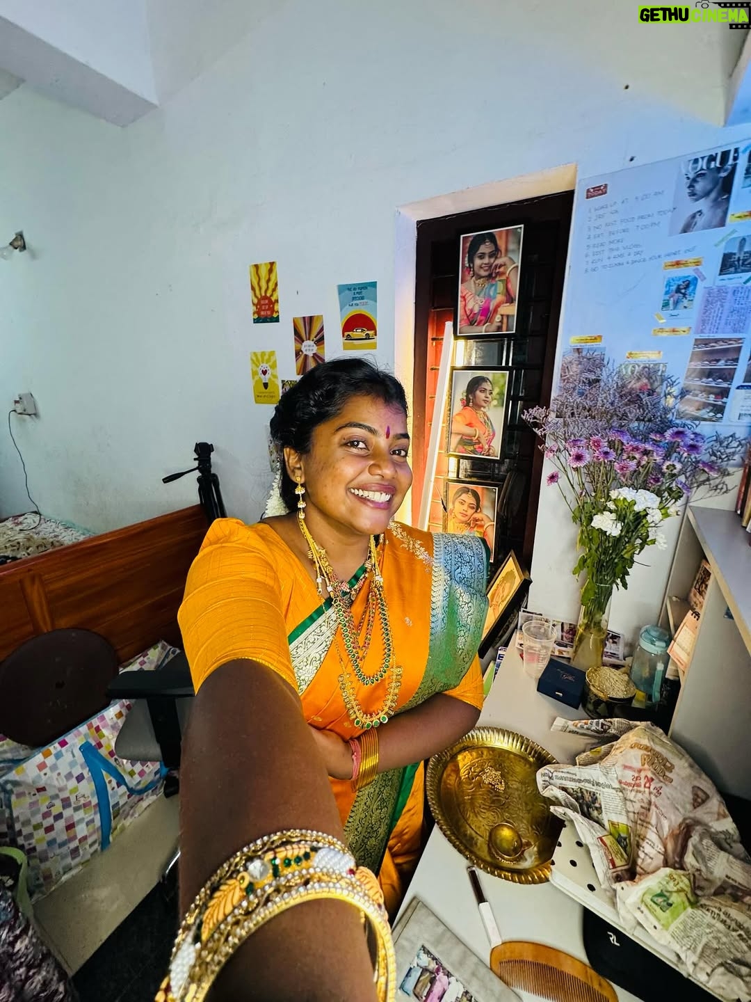 Keerthana Ravindran - 40K Likes - Recreating amma's wedding look 💖🥰 Amma in 1997 
Weddinglook recreation 🤌🏽