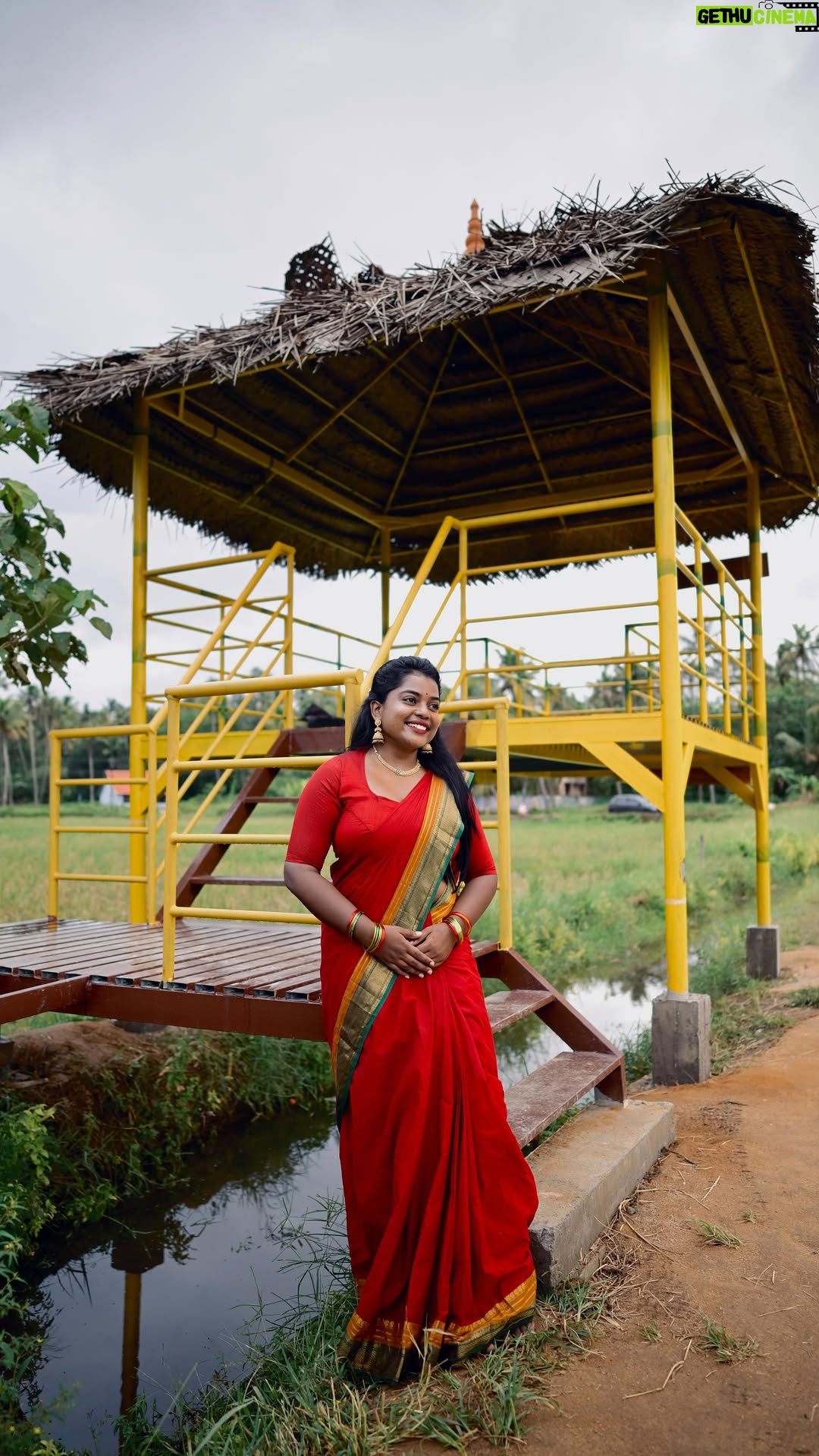 Keerthana Ravindran - 13.5K Likes - Ivalaaro 😍🌼❤️ idhedh movie song anenn parayavo? 😌 

VC @akhil_a_r_photography 
Cuts @magicxl_mutes 

[ malayalam trending, malayalam romantic songs, malayalam, songs trending, trending malayalam, banaras movie song, chaandhu thottille, chaand thottille, kavya madhavan songs, kavyamadhavan, silk saree, new saree trend, onam saree varieties, onam sarees, red saree, onam video, onam dance, dance videos, mudapuram, mudapuram onakkudil, places in attingal, attingal, trivandrum, thiruvananthapuram, malayalam onam songs]