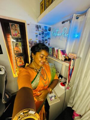 Keerthana Ravindran Instagram - Recreating amma's wedding look 💖🥰 Amma in 1997
Weddinglook recreation 🤌🏽