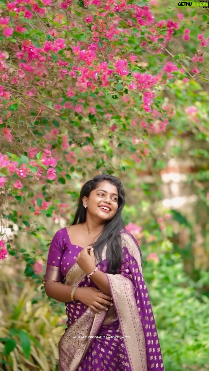Keerthana Ravindran - 13.2K Likes - Njaano saree o!? 😌😉 Saree from @haute_couture_2024 
Blouse stitched by @_olives_boutique_ 
VC @akhil_a_r_photography 
Cuts @magicxl_mutes